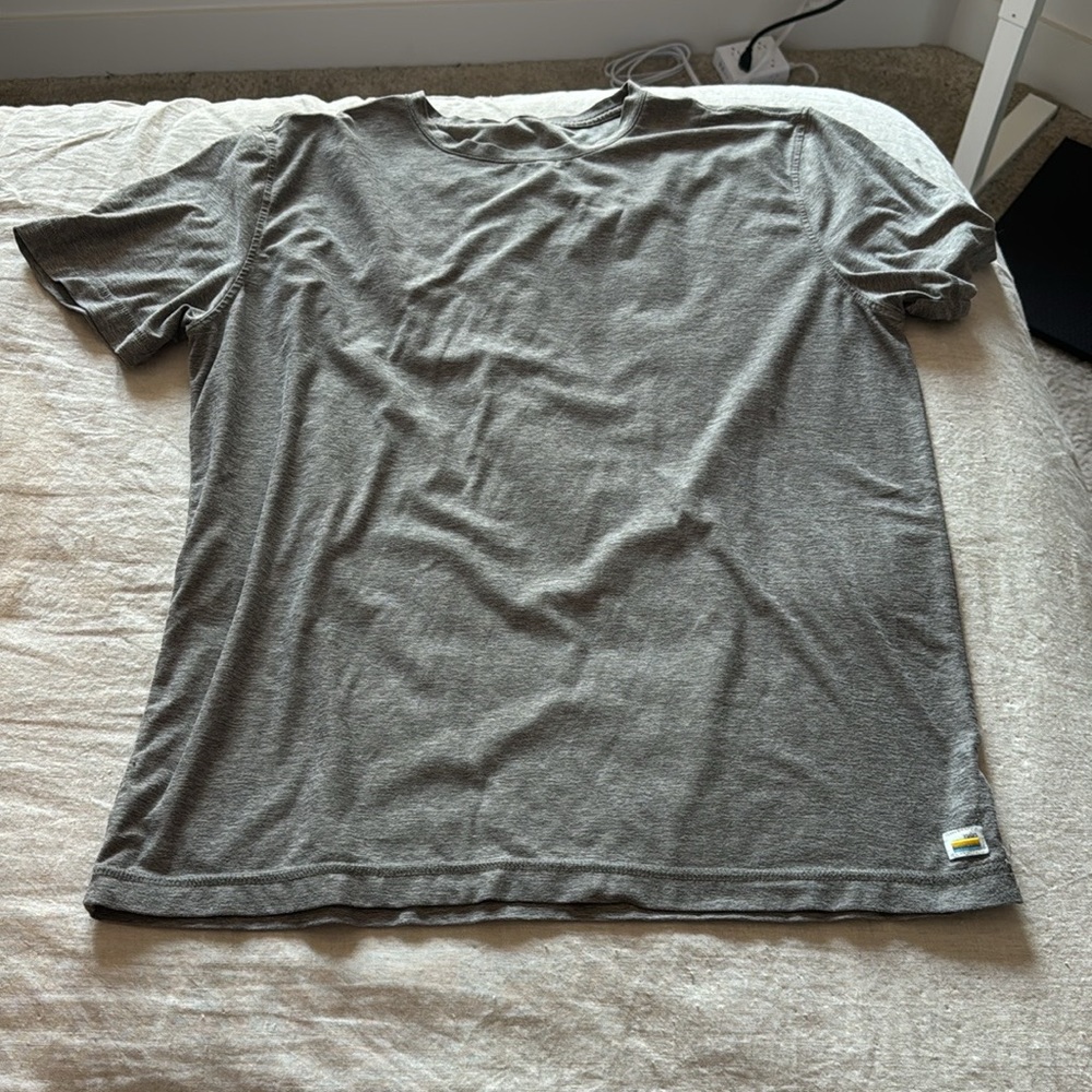 Like new Vurio Men’s Strato tech tee size Large heather grey